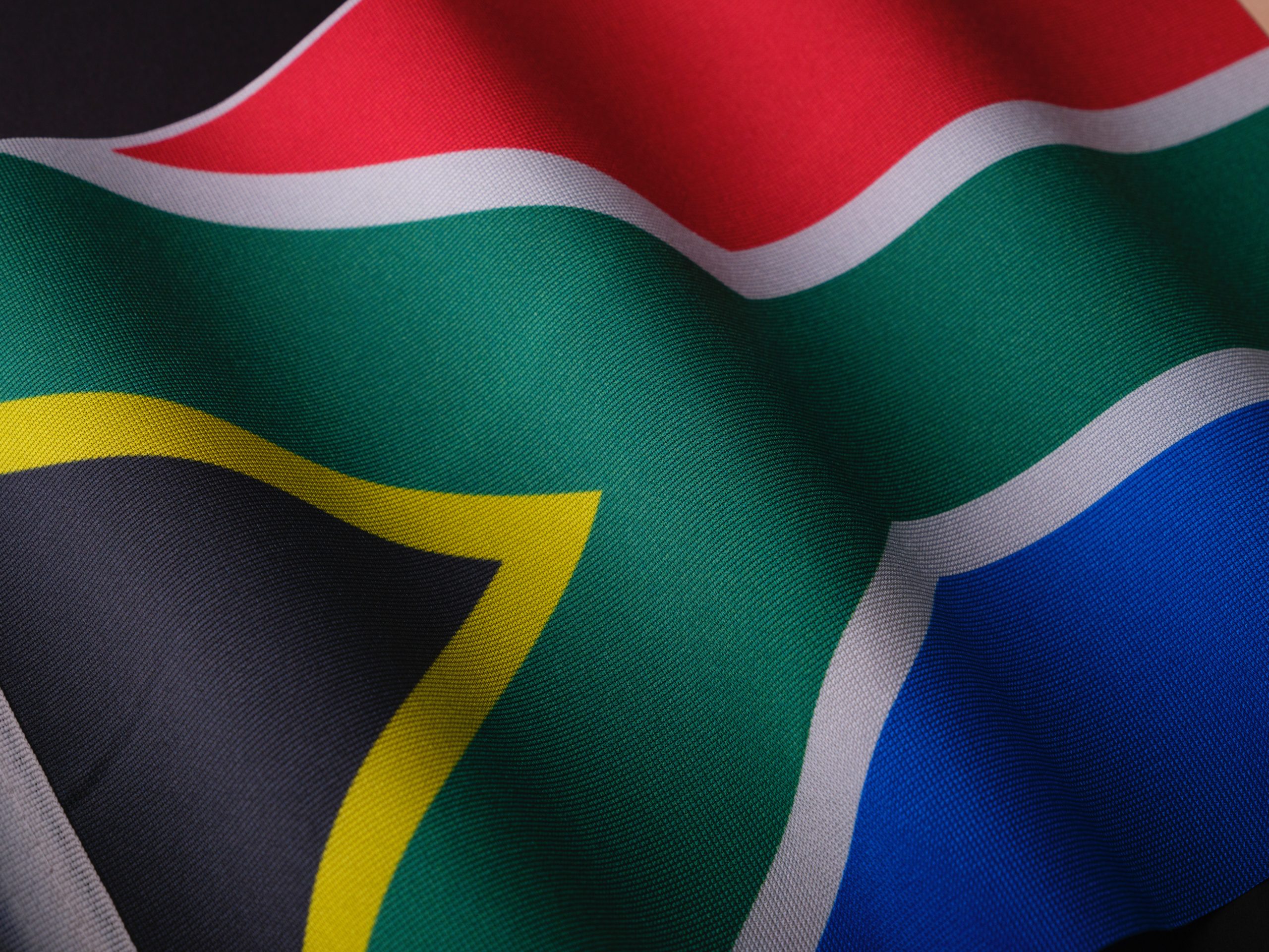 なびく南アフリカ国旗