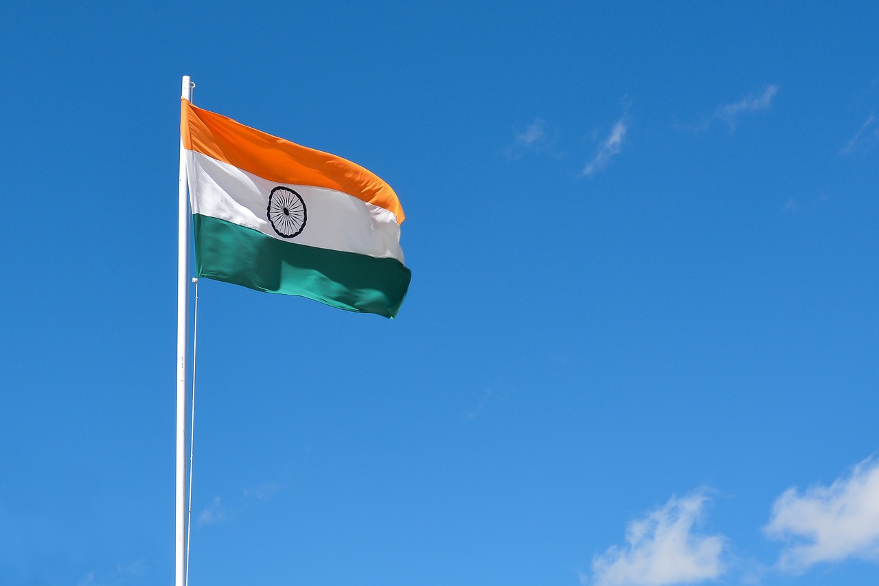 風になびくインド国旗
