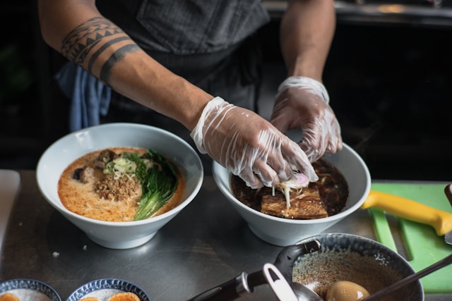 盛り付けられたラーメン